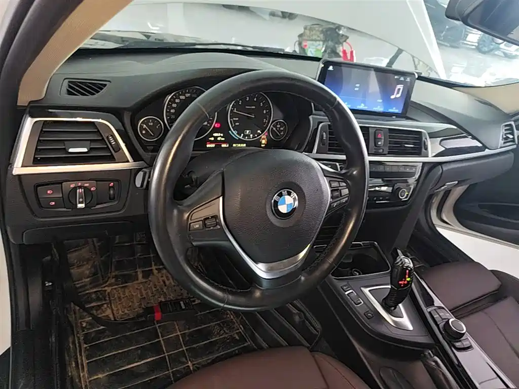 BMW 3 Series 2017 — фото 10