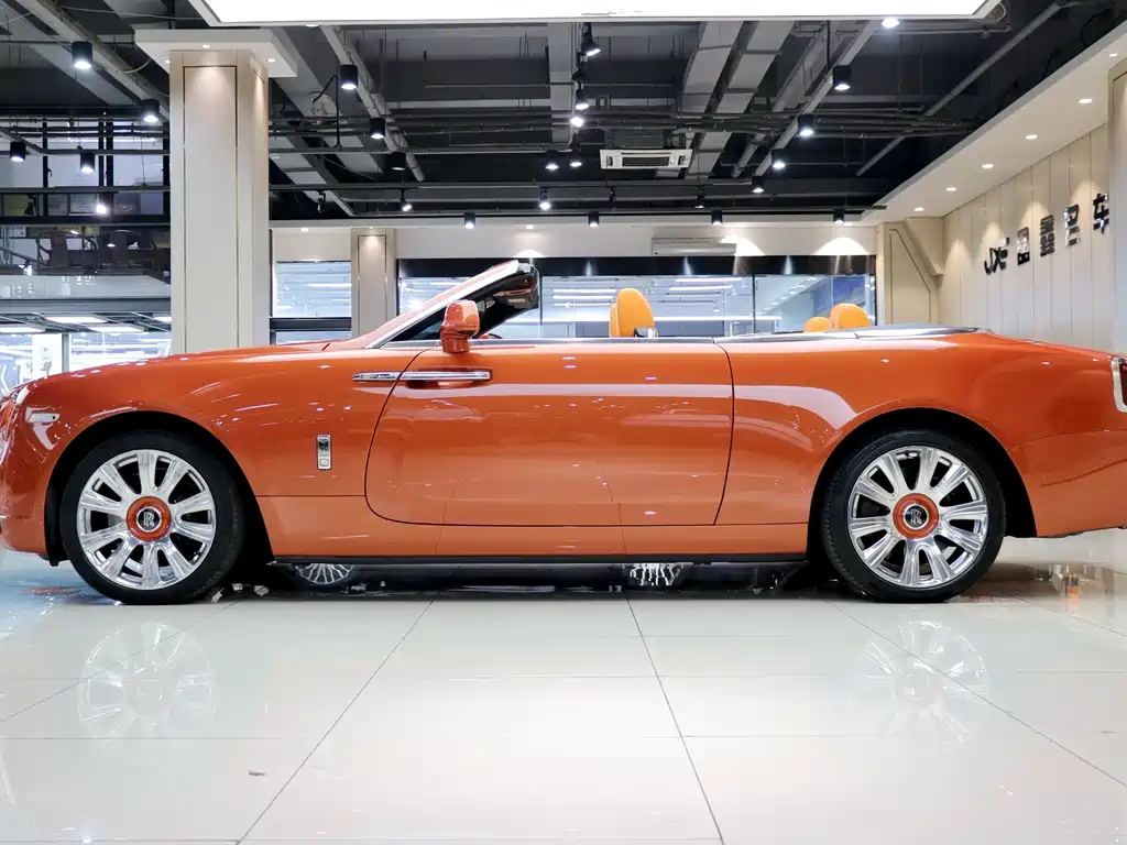 Rolls-Royce Dawn 2017 — фото 14