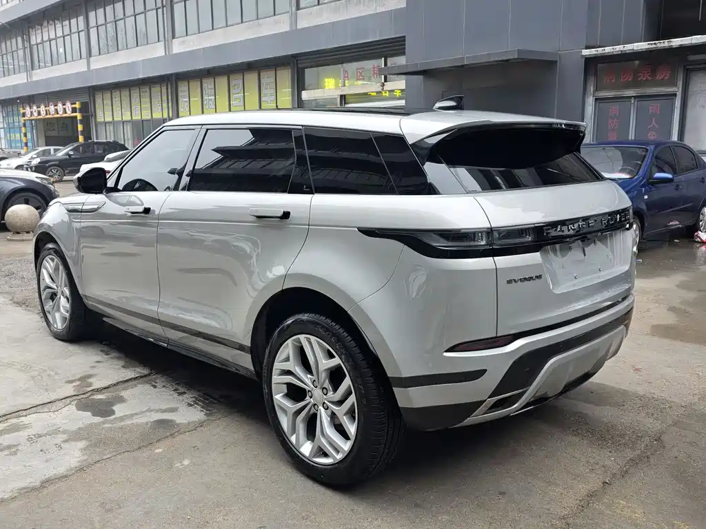 Land Rover Evoque 2023 — фото 4