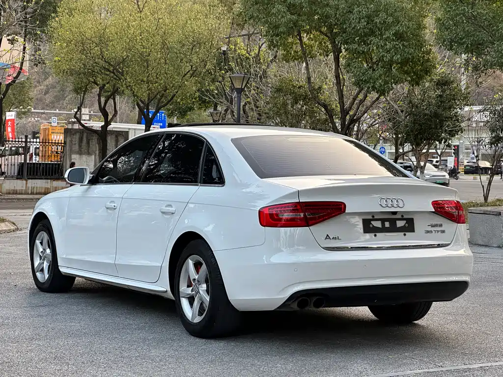 Audi A4L 2016