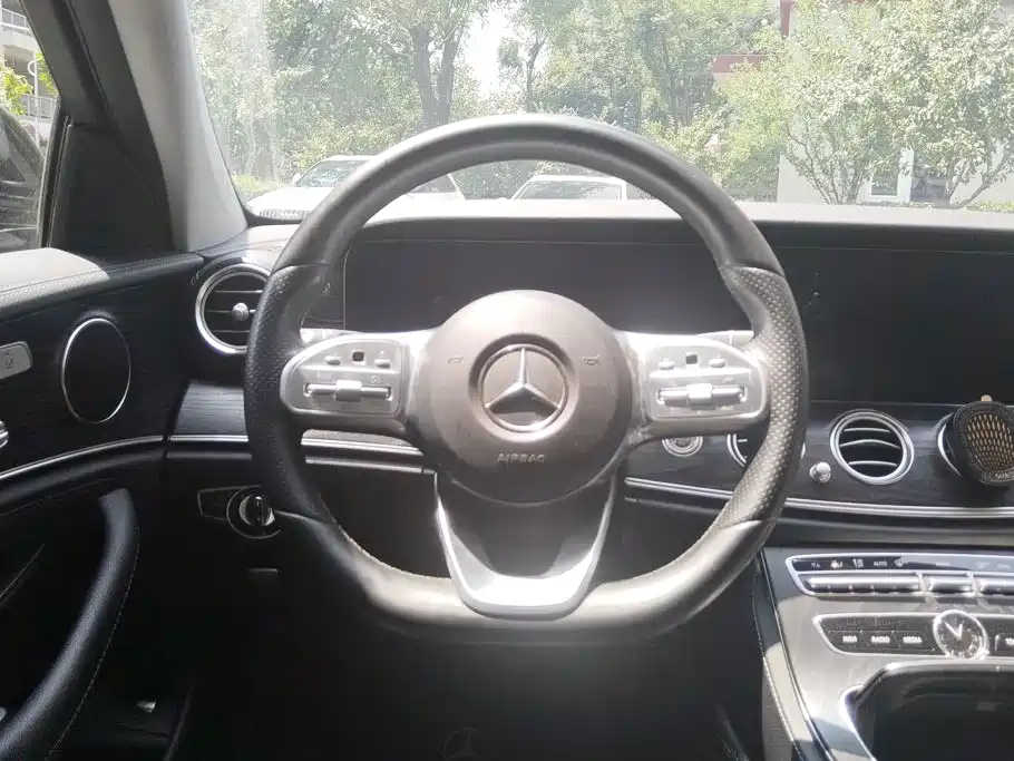 Mercedes-Benz E-Class 2019 — фото 15