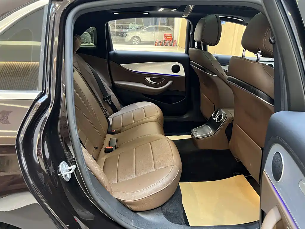 Mercedes-Benz E-Class 2023 — фото 10