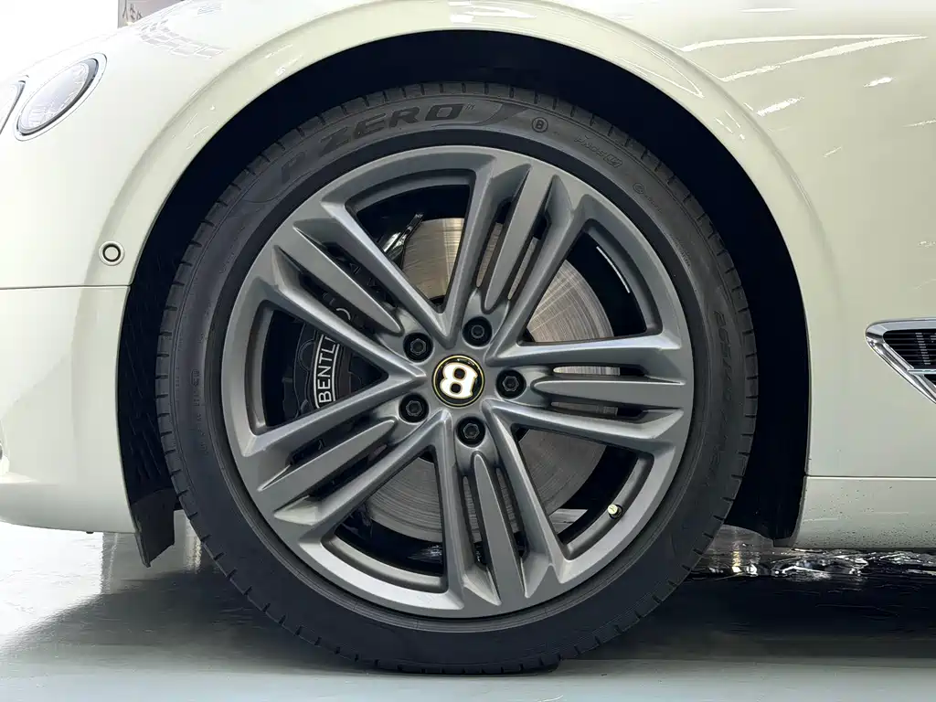 Bentley Continental 2020 — фото 18