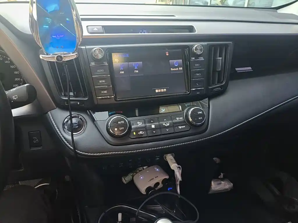 Toyota RAV4 2018 — фото 13