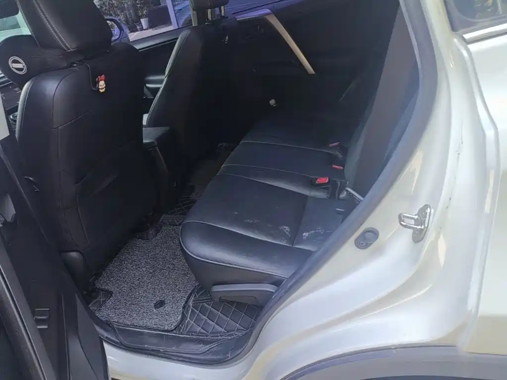 Toyota RAV4 2018 — фото 17