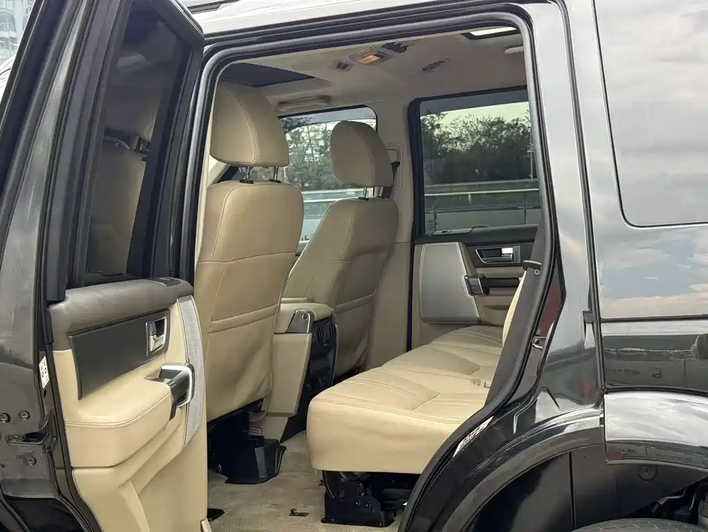 Land Rover Discovery 2015 — фото 10