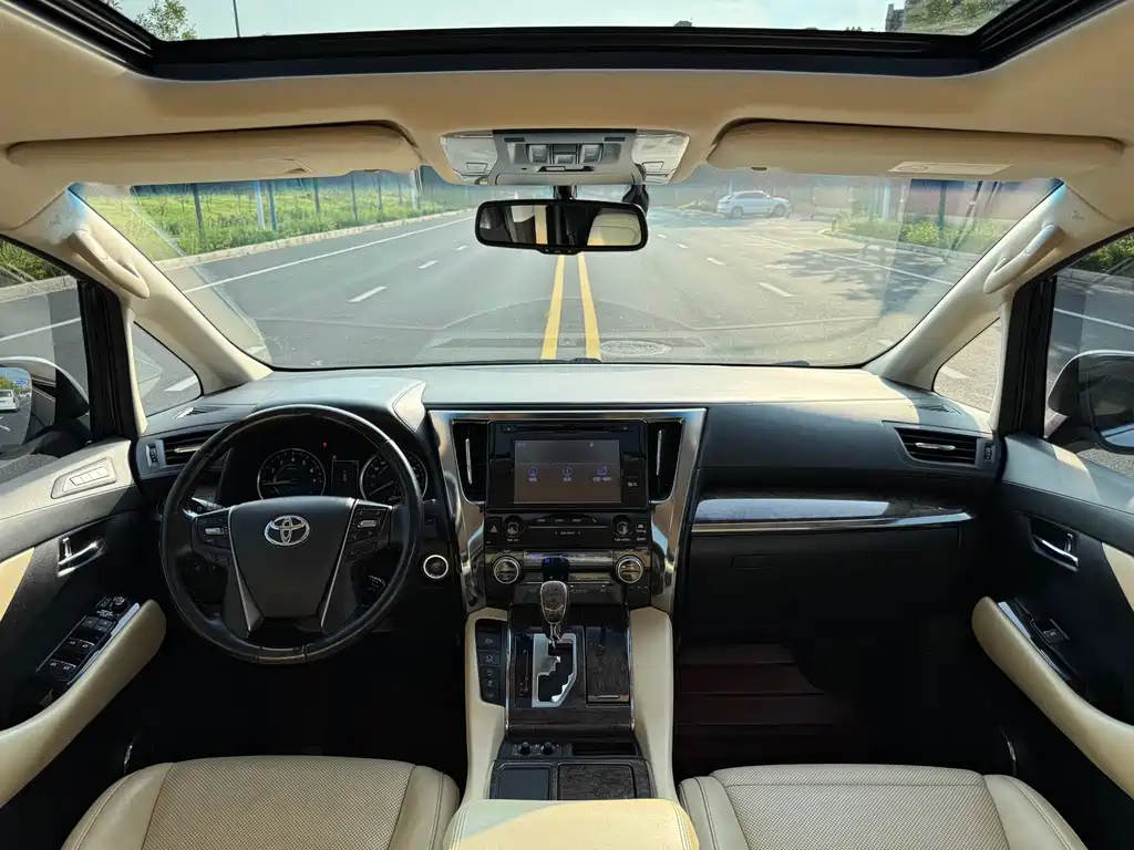 Toyota Alphard 2018 — фото 10