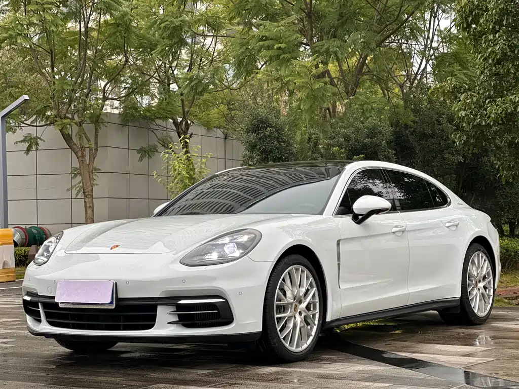 Porsche Panamera 2021 — фото 1