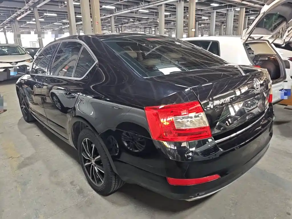 Skoda Octavia 2016 — фото 23