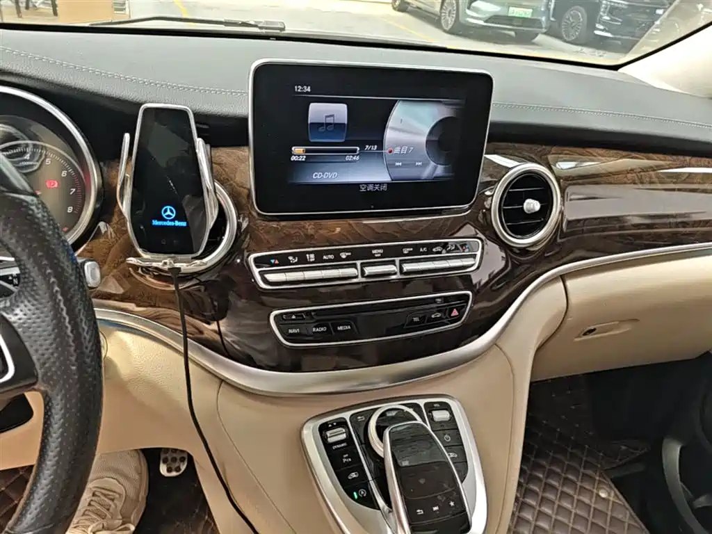 Mercedes-Benz V-Class 2019 — фото 13