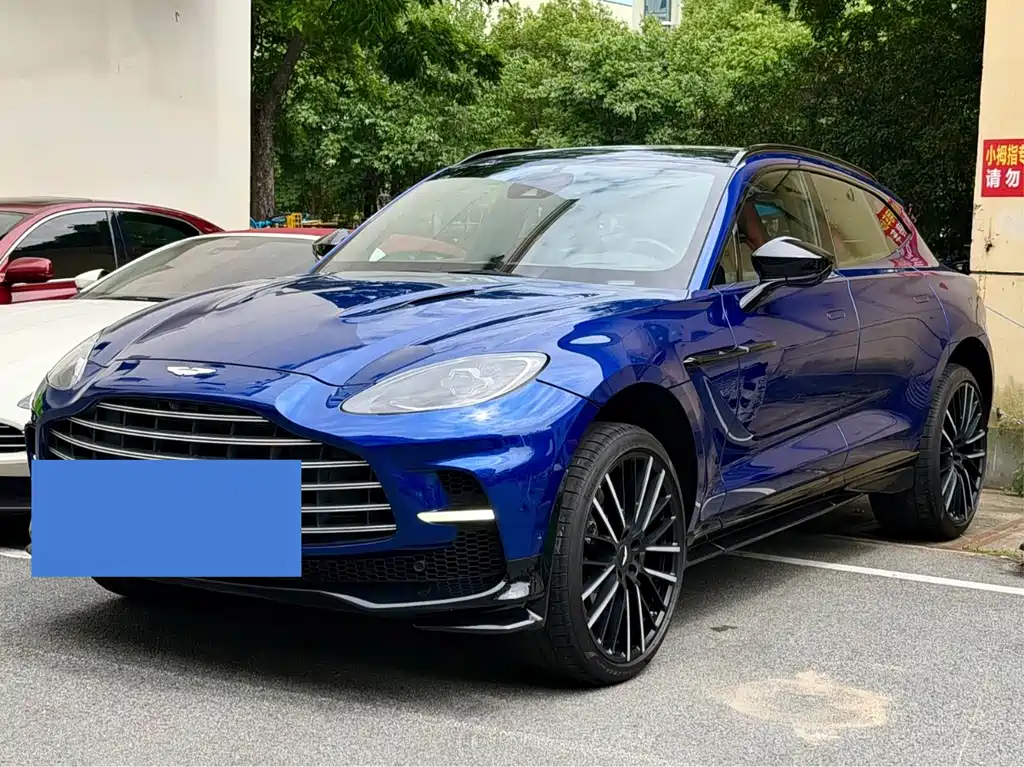 Aston Martin DBX 2024