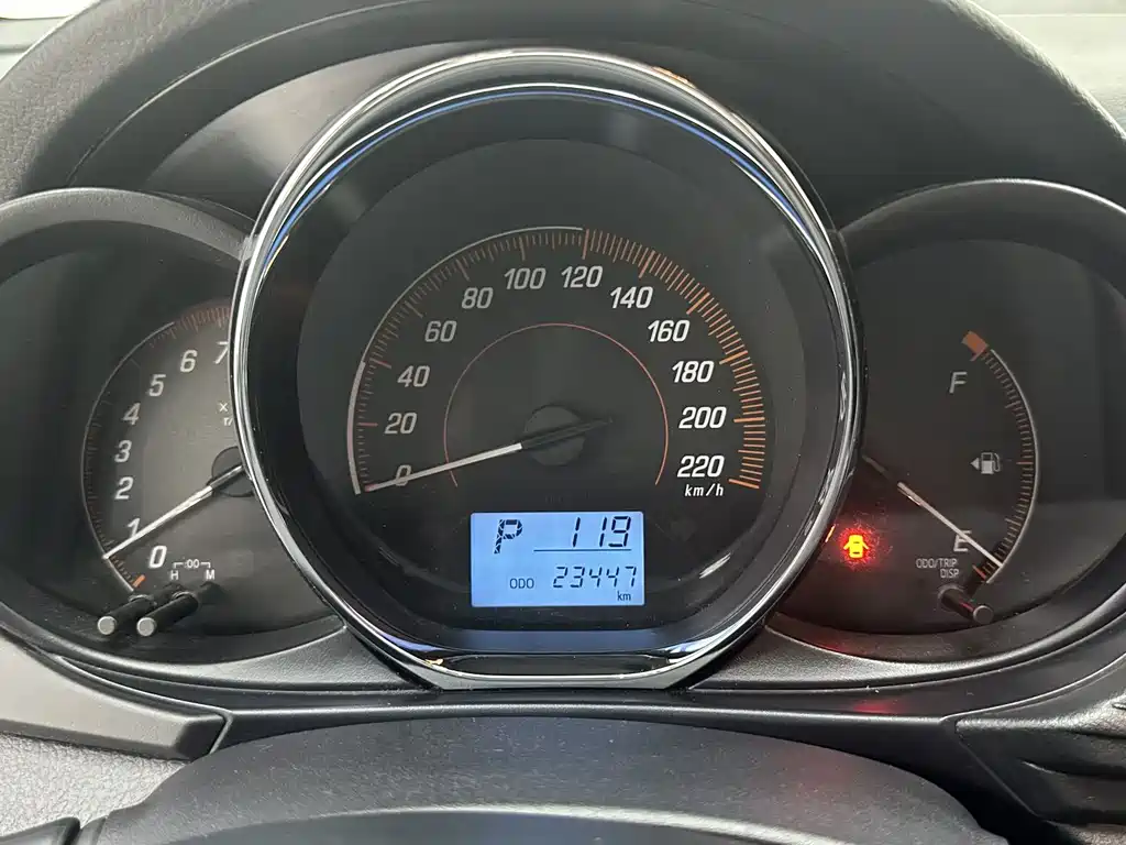 Toyota Yaris L 2021 — фото 13