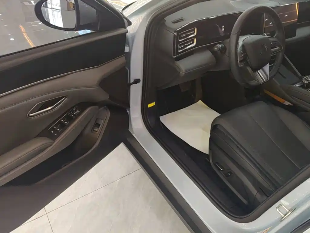 BYD Qin L 2025 — фото 16