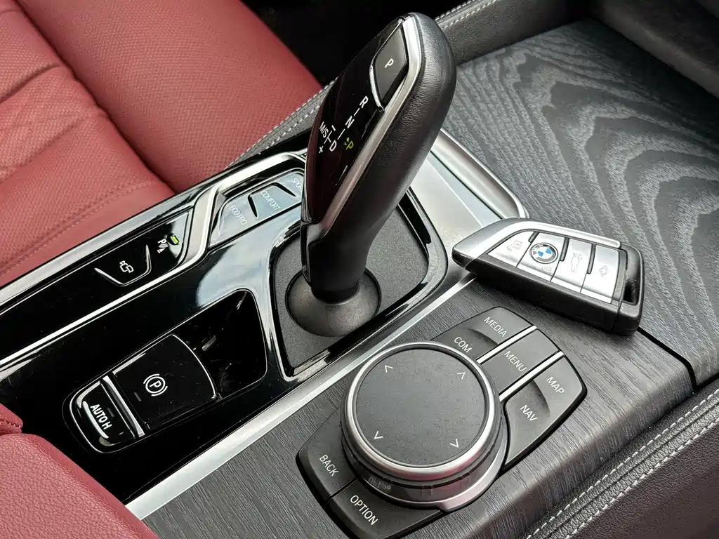 BMW 5 Series 2021 — фото 10