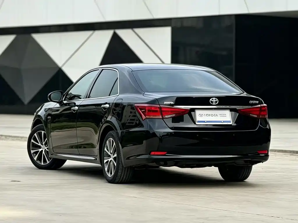 Toyota Crown 2016