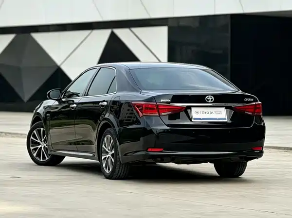 Toyota Crown 2016