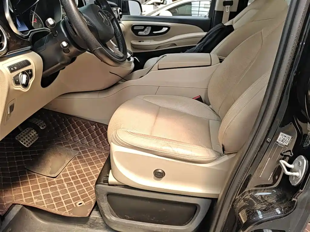 Mercedes-Benz V-Class 2019 — фото 15