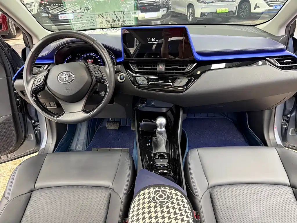 Toyota C-HR 2023 — фото 16