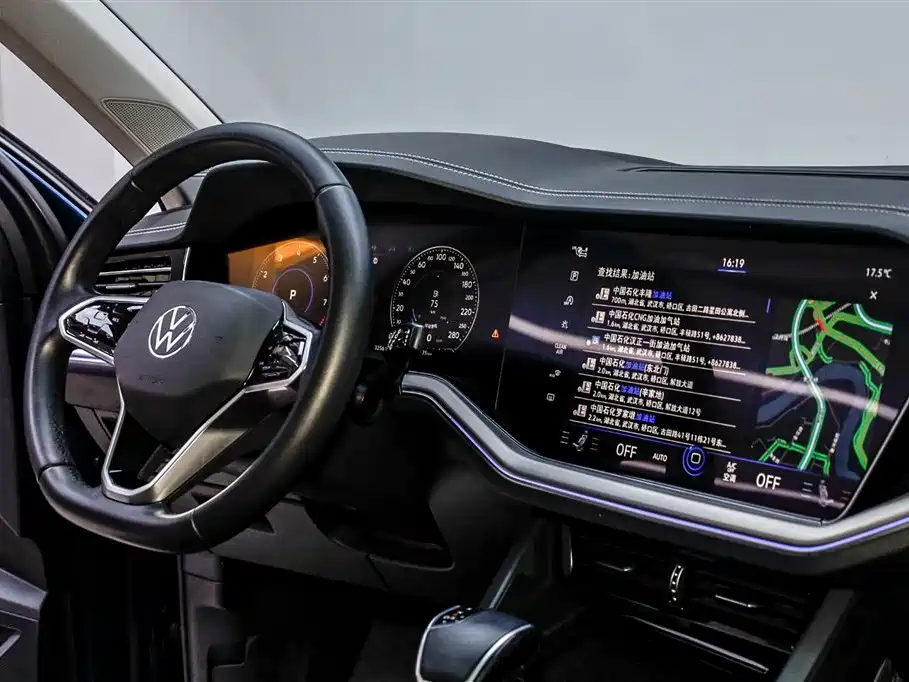 Volkswagen Touareg 2023 — фото 3