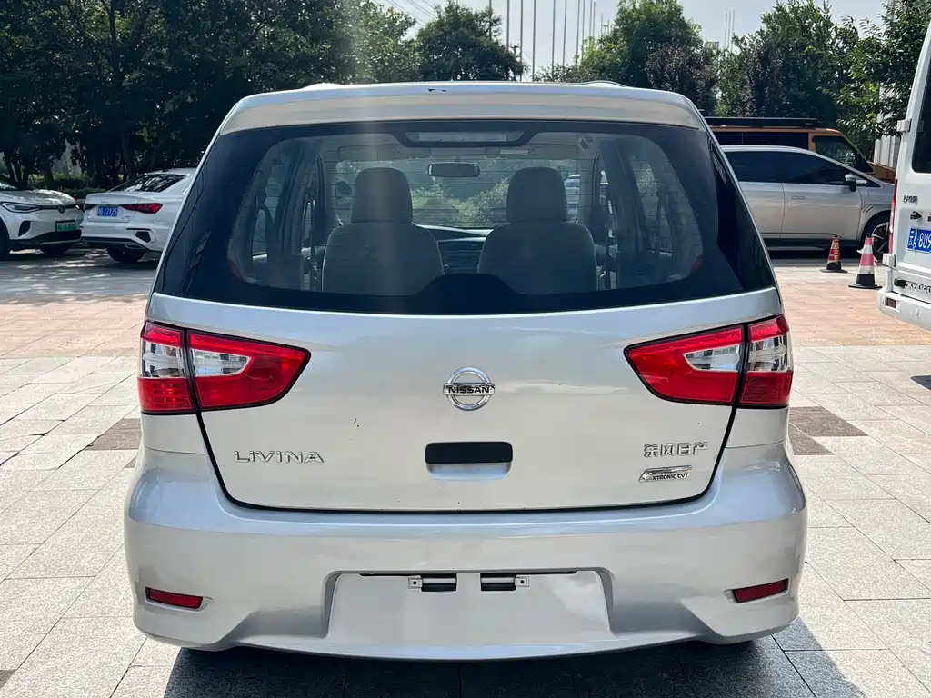 Nissan Livina 2017 — фото 13