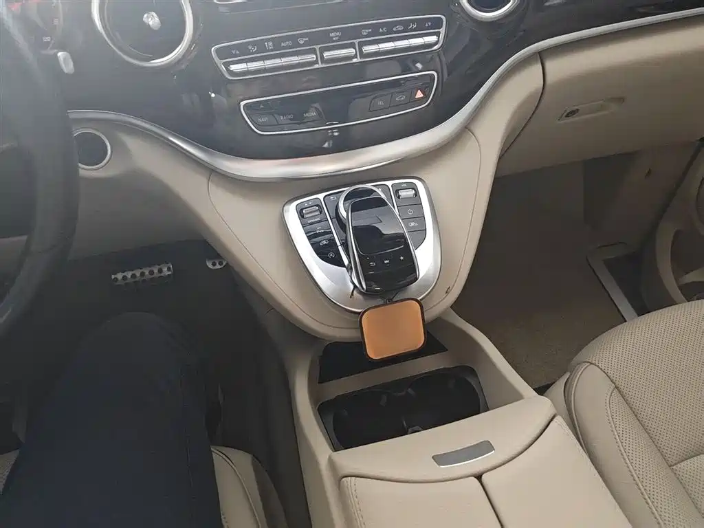 Mercedes-Benz V-Class 2018 — фото 20