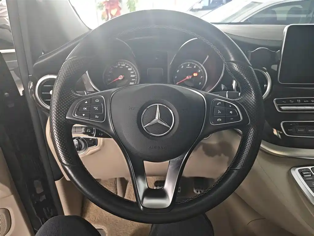 Mercedes-Benz V-Class 2018 — фото 7