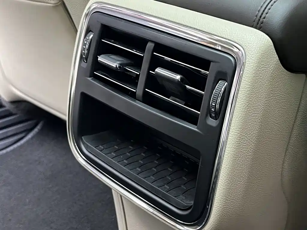Lincoln Continental 2018 — фото 23
