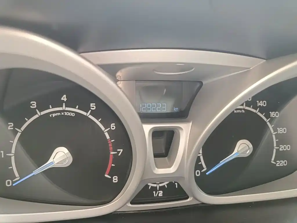 Ford EcoSport 2014 — фото 12