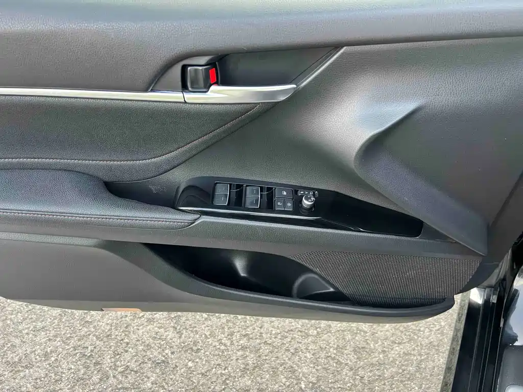 Toyota Camry 2022 — фото 12