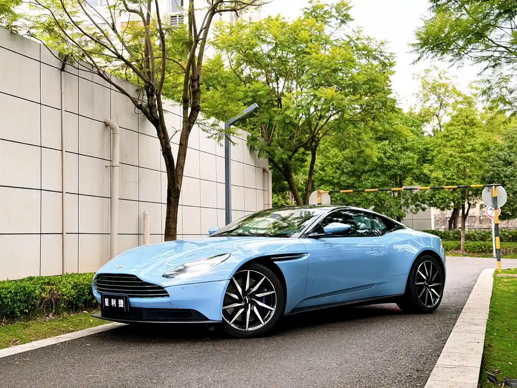 Aston Martin DB11 2018 — фото 3