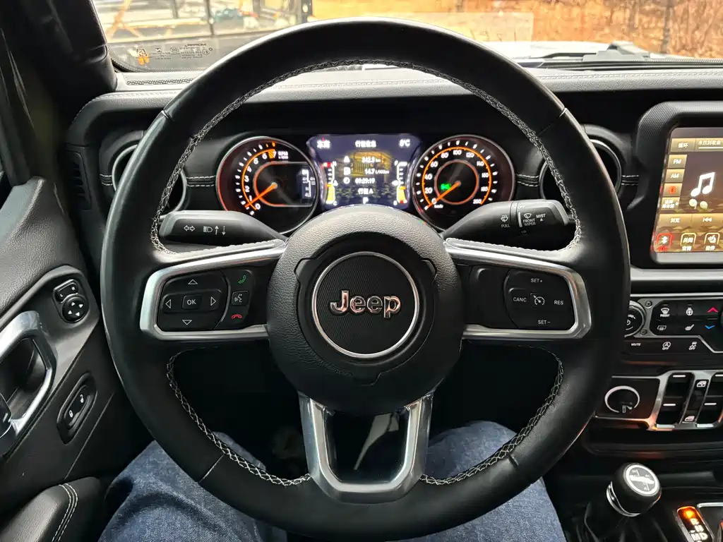Jeep Gladiator 2023 — фото 12