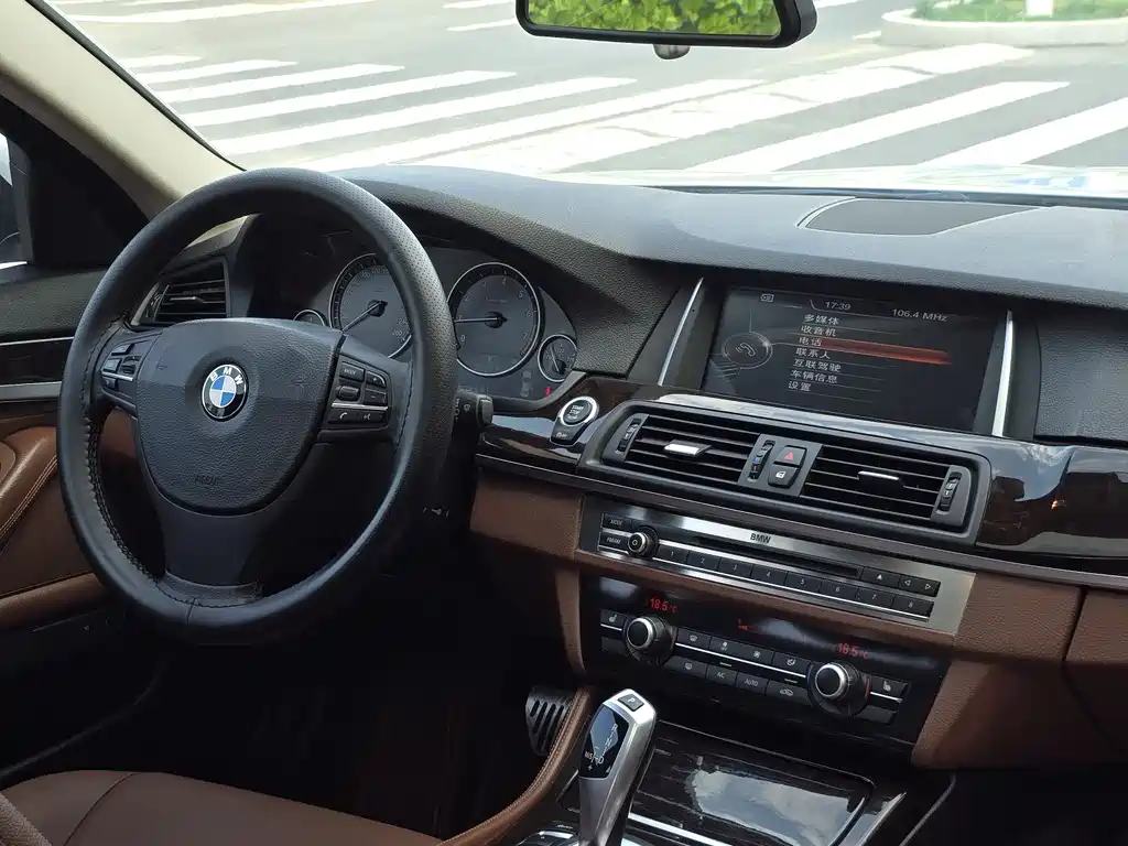 BMW 5 Series 2015 — фото 9