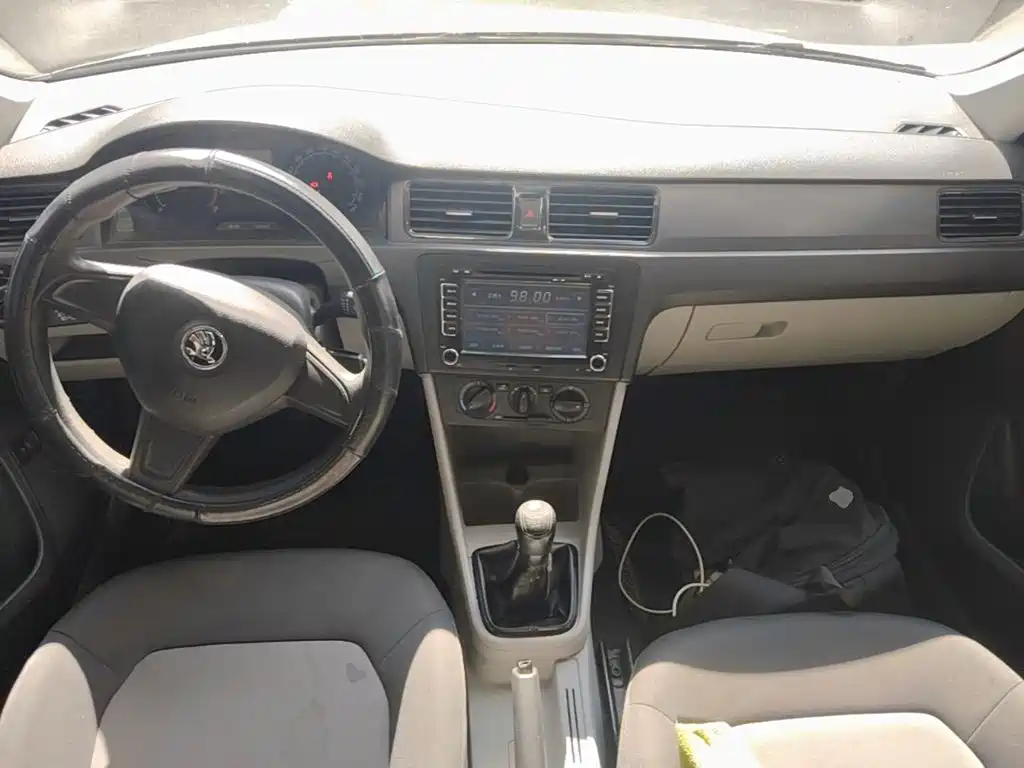 Skoda Rapid 2015 — фото 10