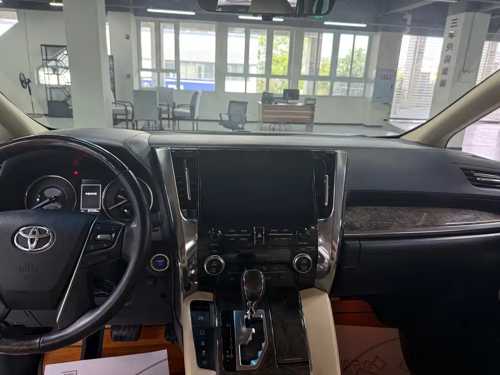 Toyota Alphard 2021