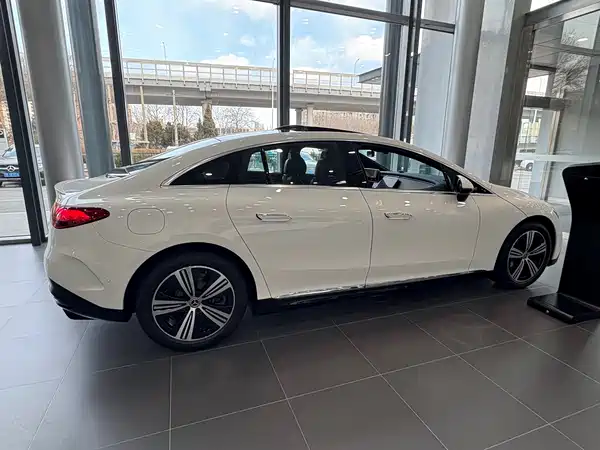 Mercedes-Benz EQE 2025