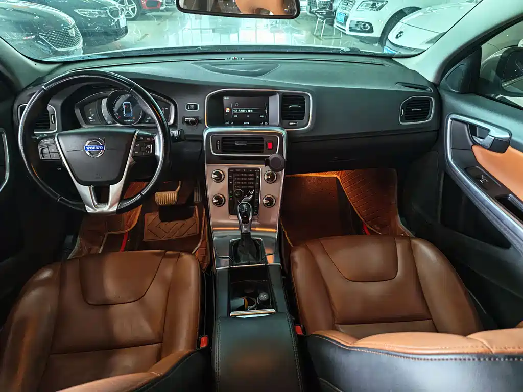 Volvo S60 2015 — фото 4