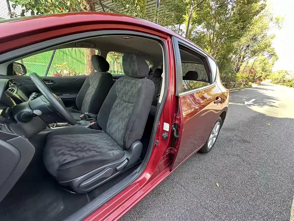 Nissan Tiida 2015 — фото 10