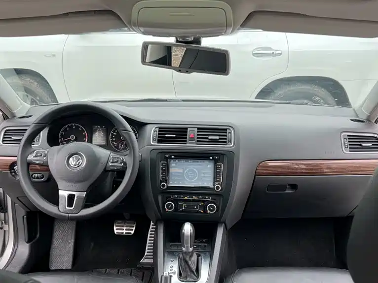 Volkswagen Sagitar 2013