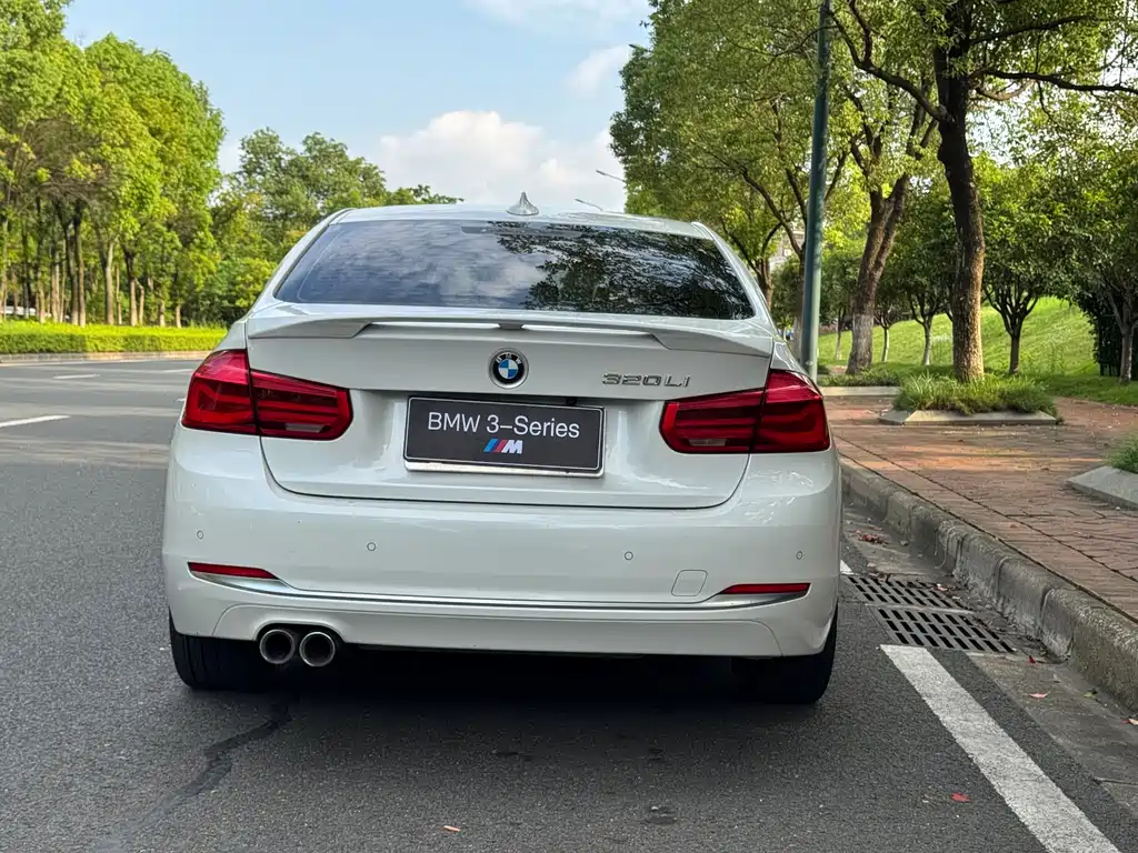 BMW 3 Series 2019 — фото 10