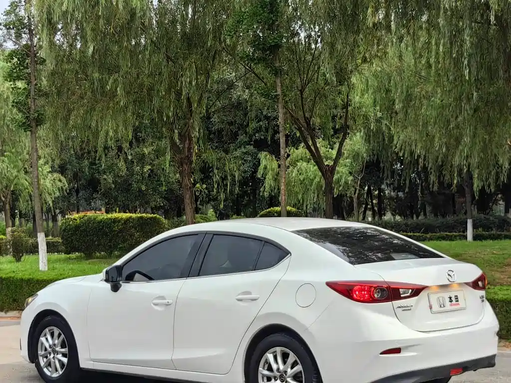 Mazda 3 Axela 2016 — фото 13