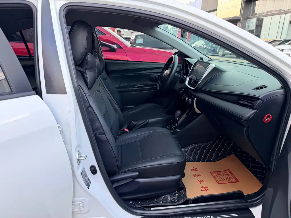Toyota Yaris L 2019 — фото 10