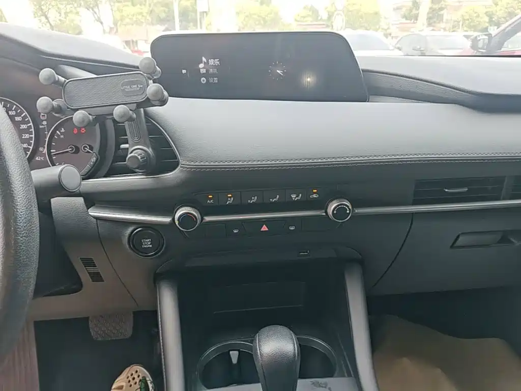 Mazda 3 Axela 2020 — фото 13