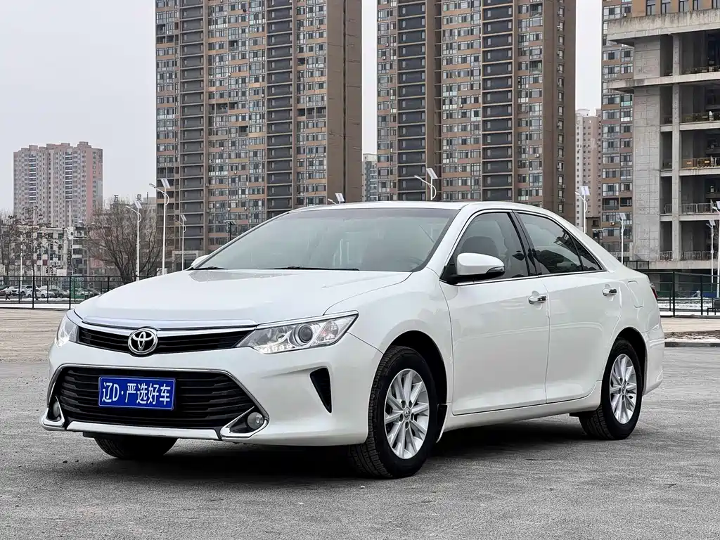 Toyota Camry 2015 — фото 1