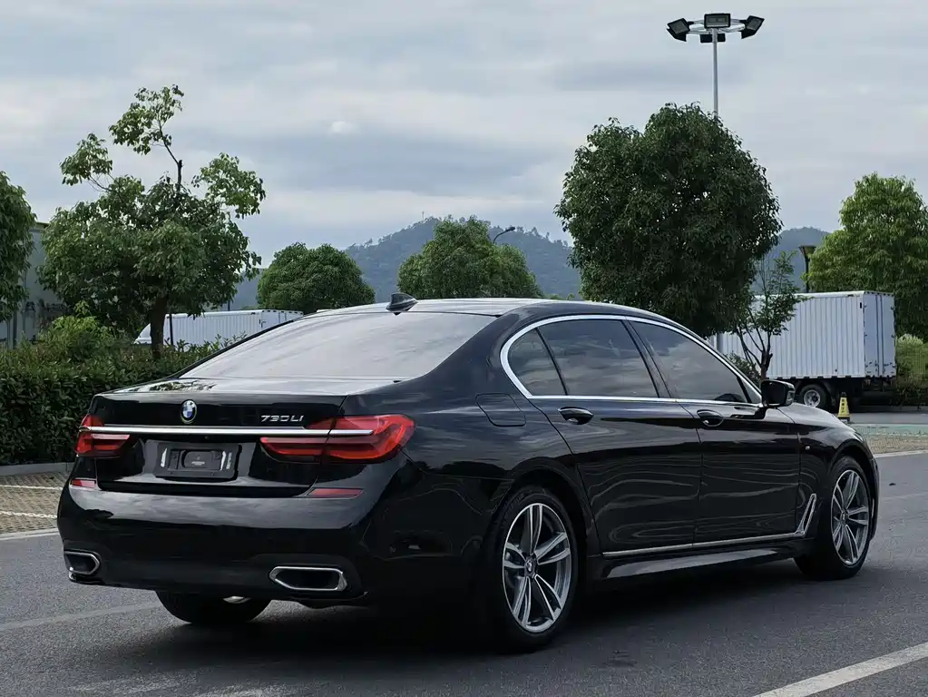 BMW 7 Series 2018 — фото 9