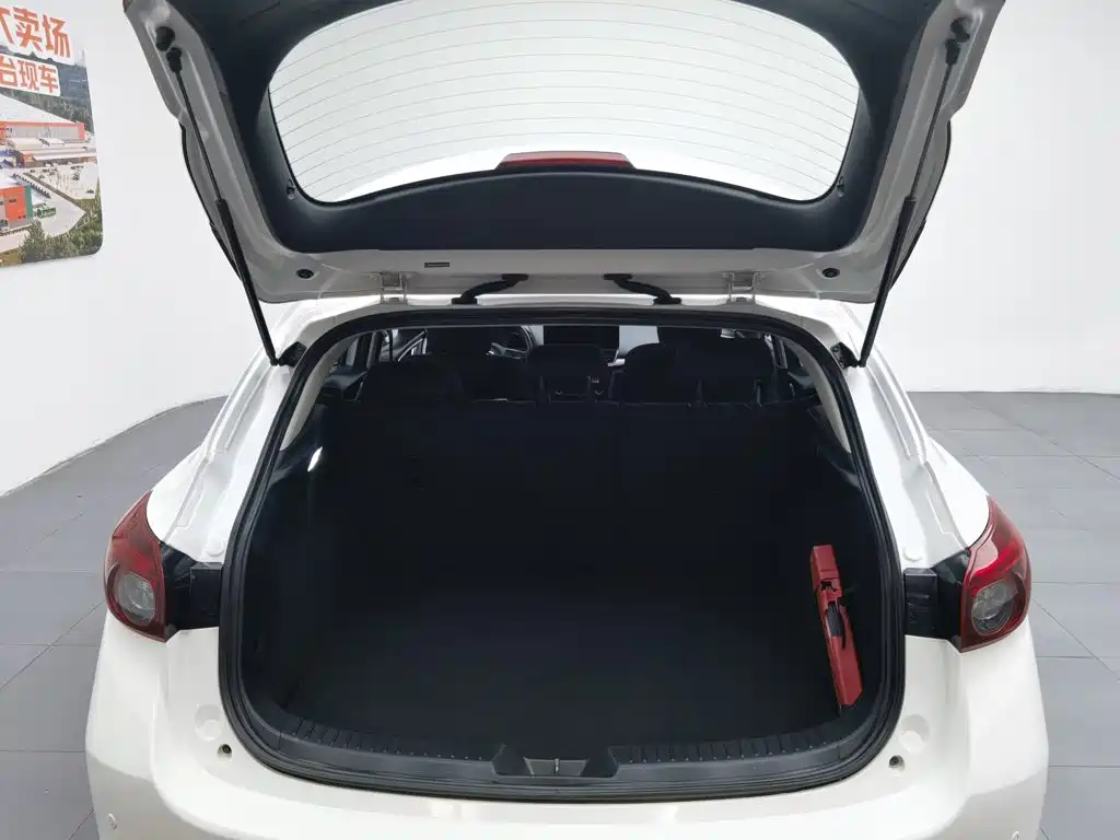 Mazda 3 Axela 2019 — фото 16