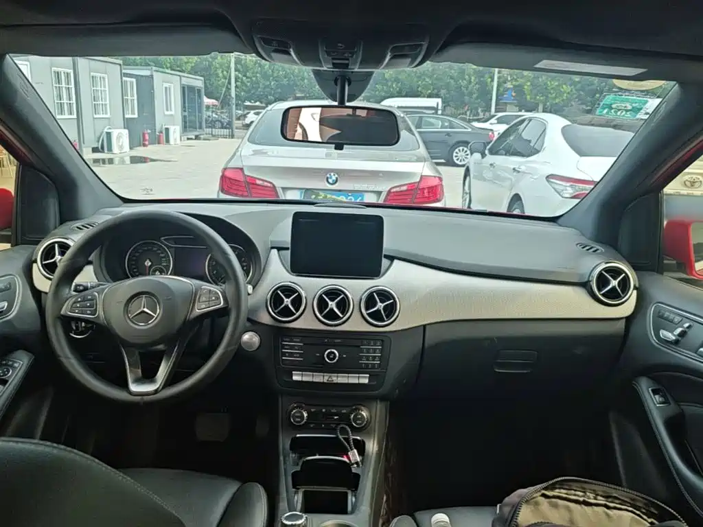 Mercedes-Benz B-Class 2017 — фото 10