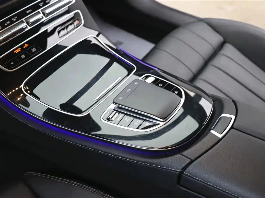 Mercedes-Benz E-Class 2022 — фото 15
