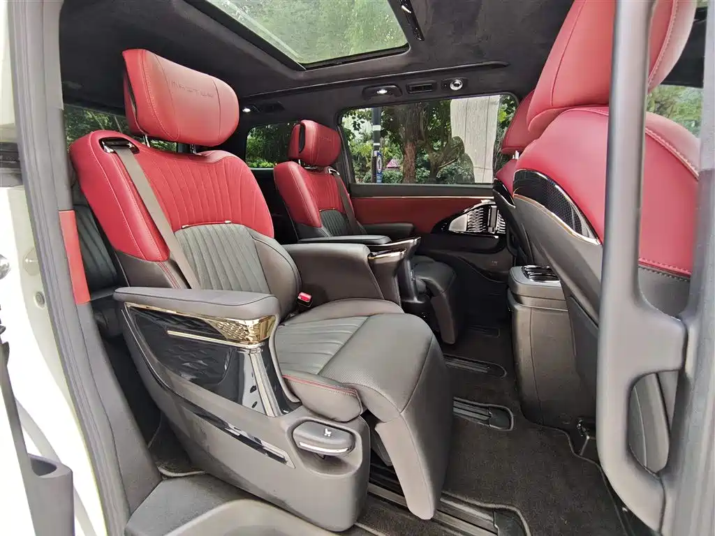 GAC Motor Trumpchi M8 2023 — фото 8