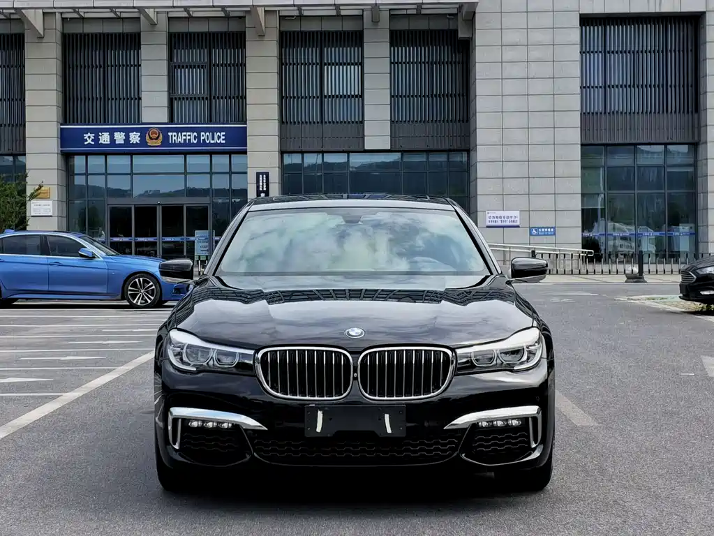 BMW 7 Series 2018 — фото 2