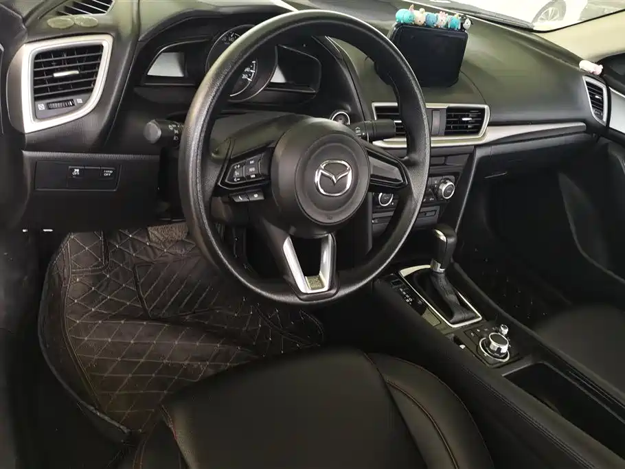 Mazda 3 Axela 2019 — фото 12